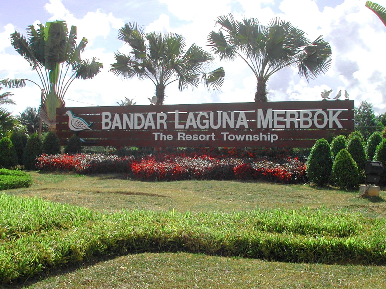 Bandar Laguna Merbok